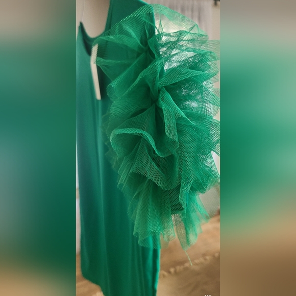 Green Ruffle Sleeve Tee - Picture 2 of 4